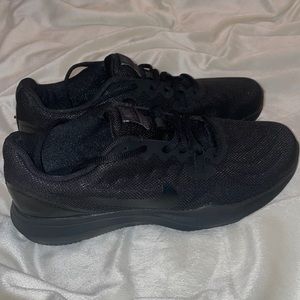 NEVER WORN black Nike tennis shoes, size: 7.5
